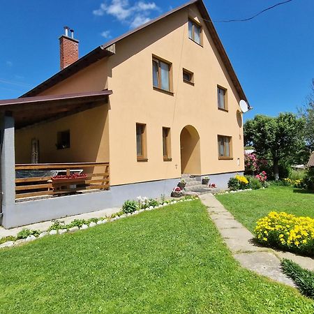 У Дядька Guest House Pilipets Luaran gambar