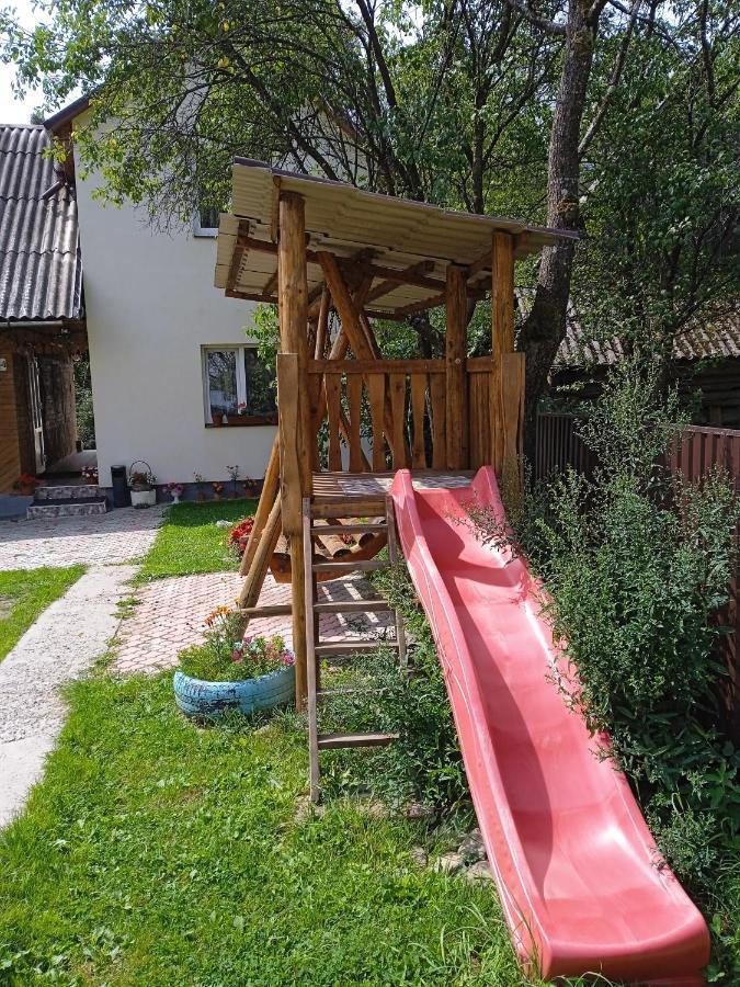 У Дядька Guest House Pilipets Luaran gambar