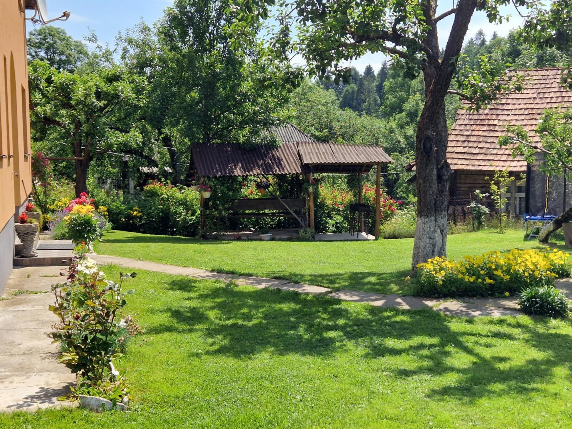 У Дядька Guest House Pilipets Luaran gambar