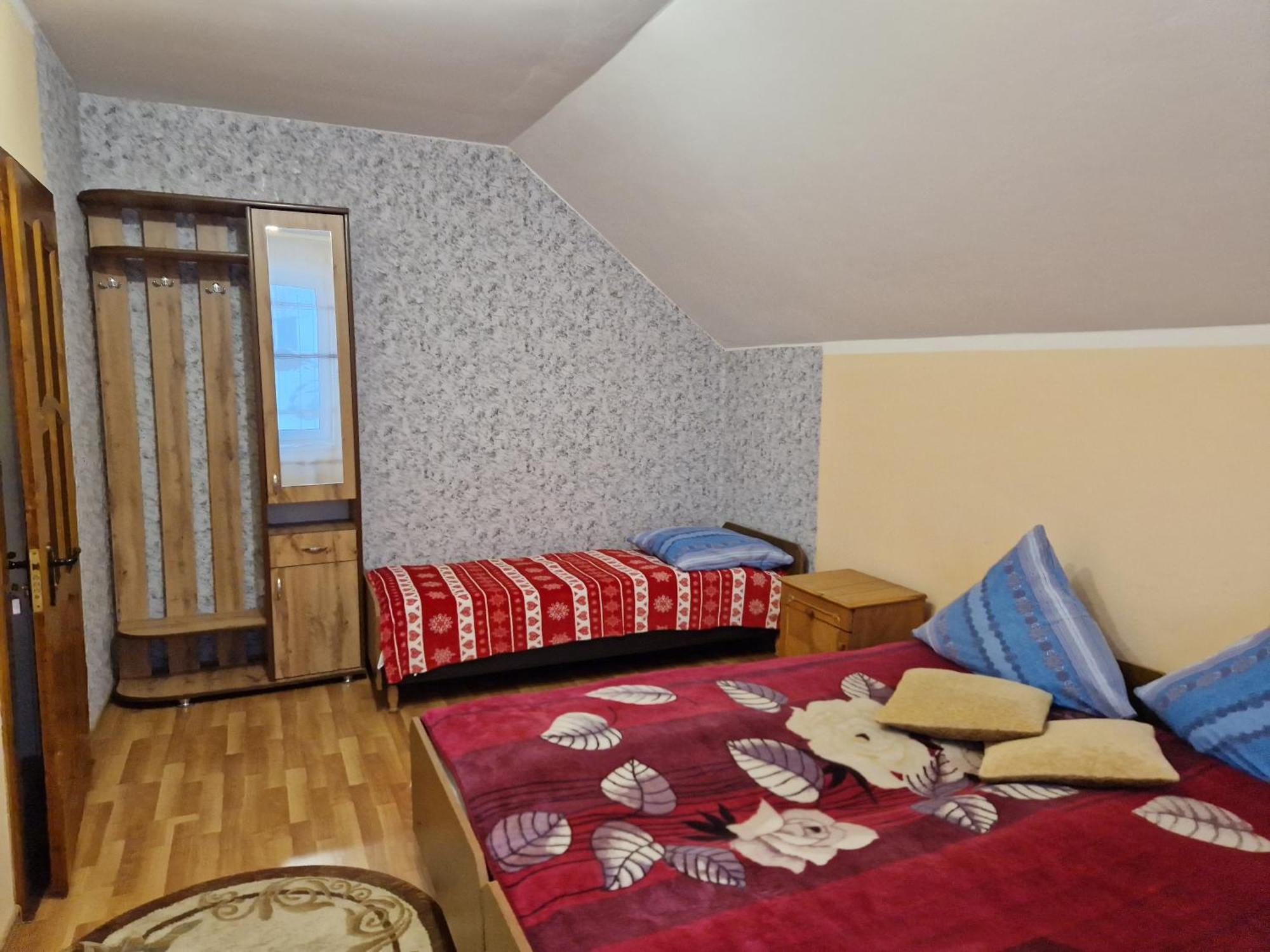 У Дядька Guest House Pilipets Bilik gambar